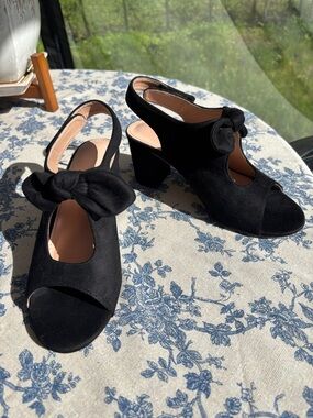 Black Peep-Toe Bow Block Heel Sandals - Women